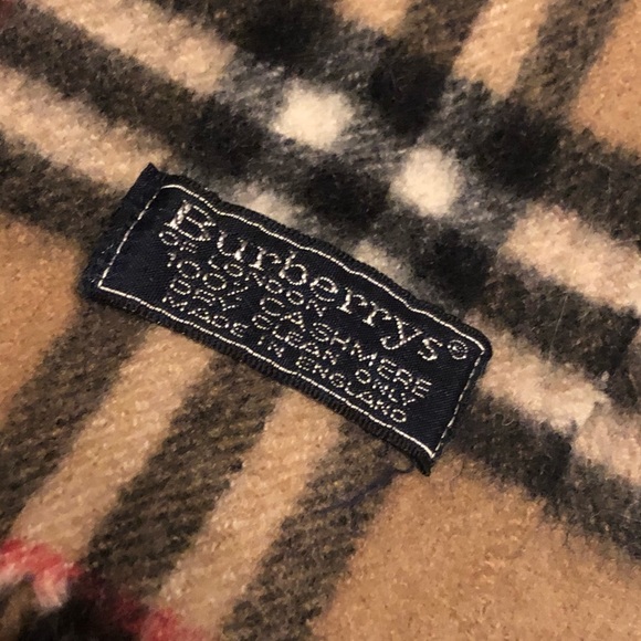 Authentic 100% cashmere Burberry scarf. - Picture 4 of 5